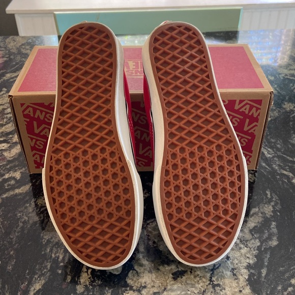 Women’s Classic Red Vans Sz 7.5 - Picture 6 of 8